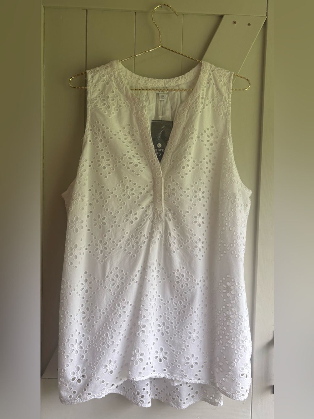 NWT Crown & Ivy White Eyelet V-Neck Tank